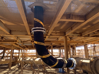 橡膠軟管：石油冶金行業(yè)的"柔性動(dòng)脈"如何征服極端工況？